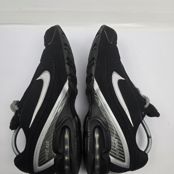 The Nike Air Max Shoes in Men's Size 10.5 *Missing Insoles* - Picture 10 of 15